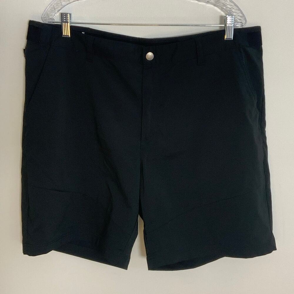 Columbia Men's Black light weight shorts size 40 8" inseam